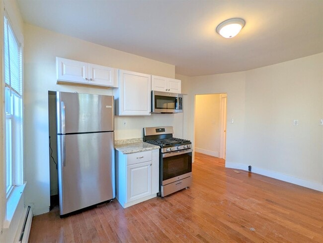 26 Thorndike St, Unit 3 in Somerville, MA - Foto de edificio - Building Photo