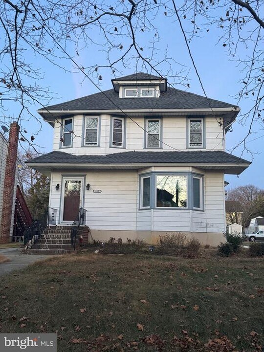 305 Cattell Ave in Oaklyn, NJ - Building Photo