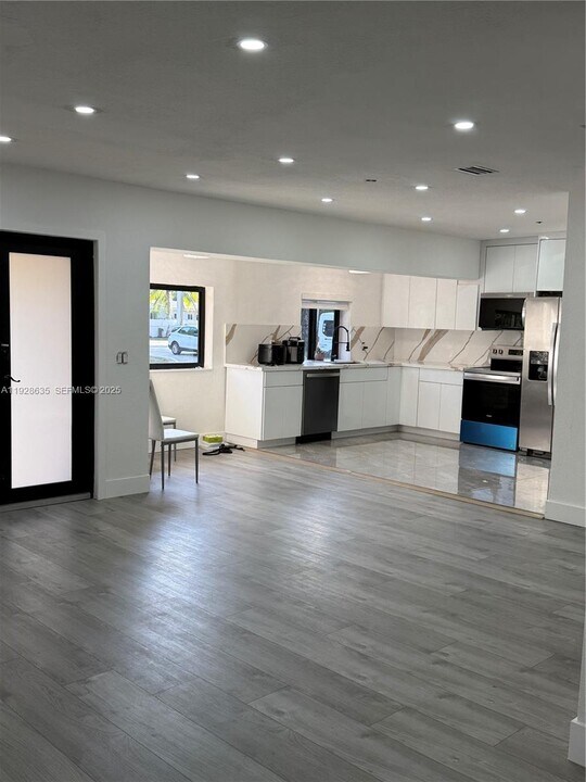 1601 NE 158th St in North Miami Beach, FL - Building Photo