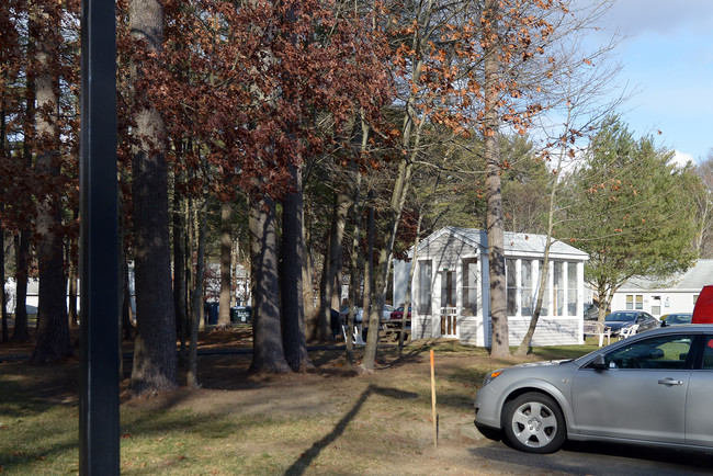 Meadowbrook Apartments in Carver, MA - Building Photo - Building Photo