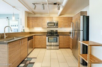 535 W Thomas Rd, Unit #211 in Phoenix, AZ - Building Photo - Building Photo