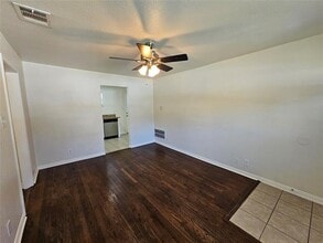 1526 Hillcrest St in Mesquite, TX - Foto de edificio - Building Photo