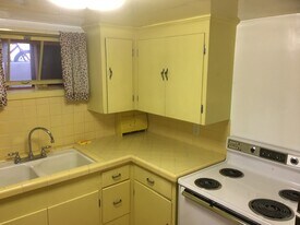 956 N 9th St, Unit #B in Laramie, WY - Building Photo