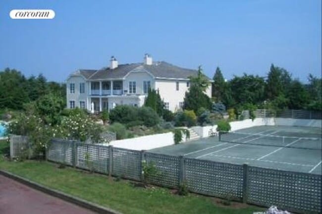 39 Pheasant Close S in Southampton, NY - Building Photo - Building Photo