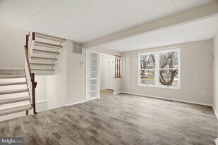 7727 Eagles Head Ct in Rockville, MD - Building Photo