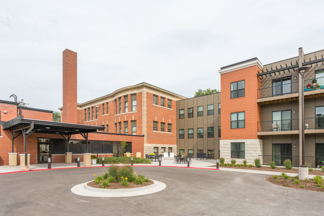 Garfield School Senior Residences in Moline, IL - Building Photo