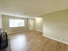 2155 Cormorant Dr in Fairfield, CA - Building Photo