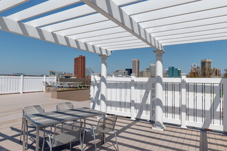 Harbor Hill Apartments in Baltimore, MD - Foto de edificio - Building Photo