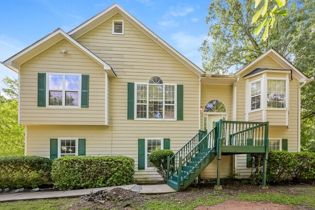 property at 3905 Saddlecreek Dr