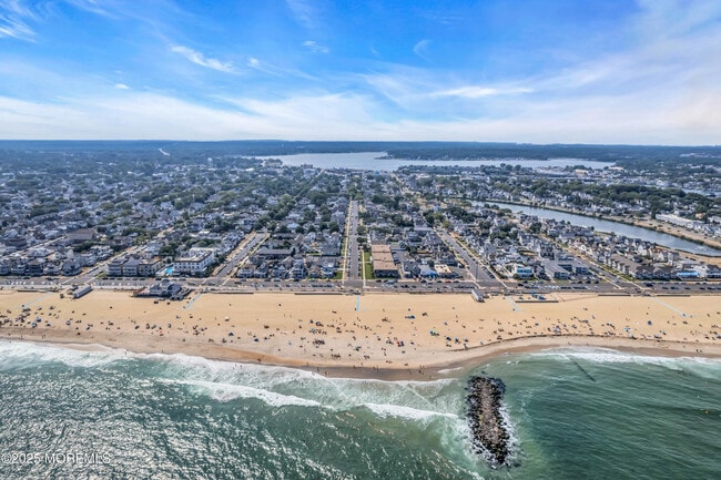 304 13th Ave in Belmar, NJ - Building Photo - Building Photo