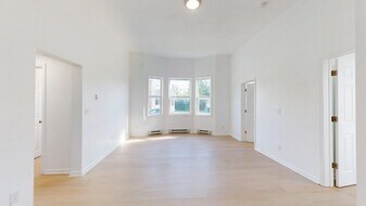 2550 Elyria Ave in Lorain, OH - Building Photo