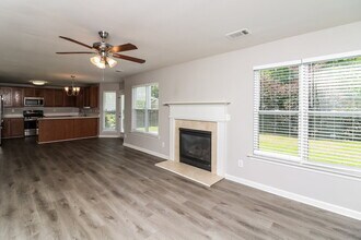 138 Hidden Lake Cir in Canton, GA - Building Photo - Building Photo