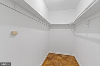 3000 Spout Run Pkwy in Arlington, VA - Building Photo - Building Photo