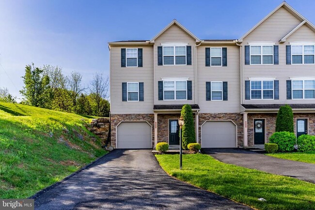 198 Old Schoolhouse Ln