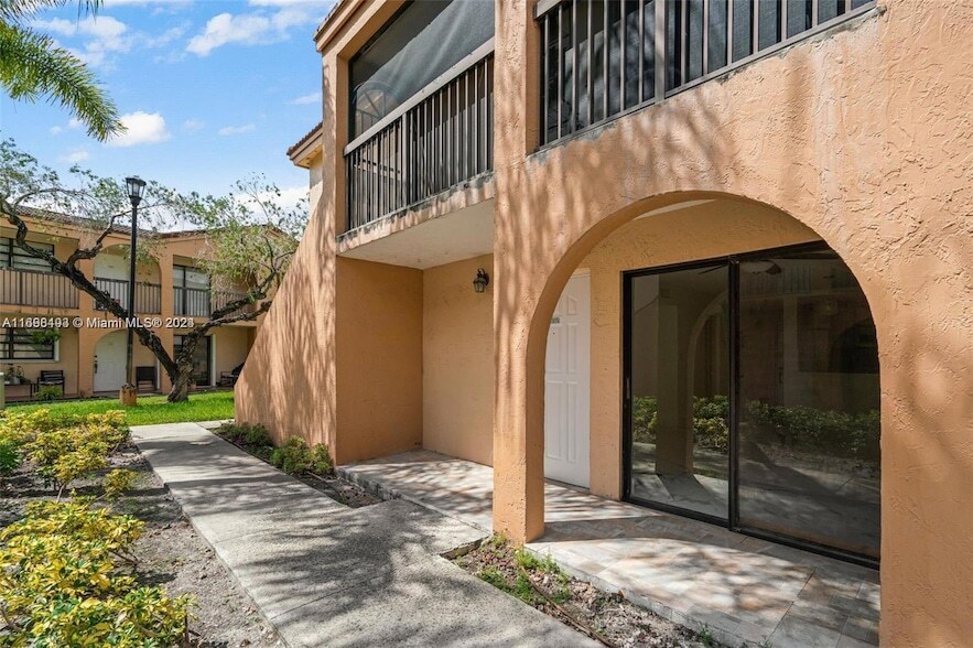 18330 Mediterranean Blvd, Unit 3-23 in Hialeah, FL - Building Photo