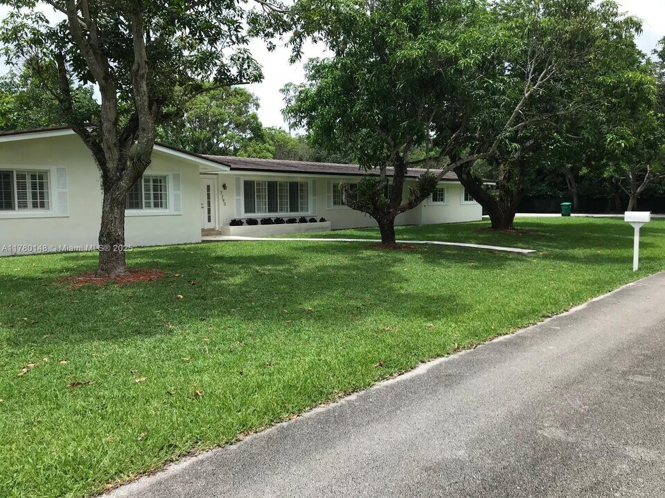 7790 SW 127th St in Pinecrest, FL - Building Photo