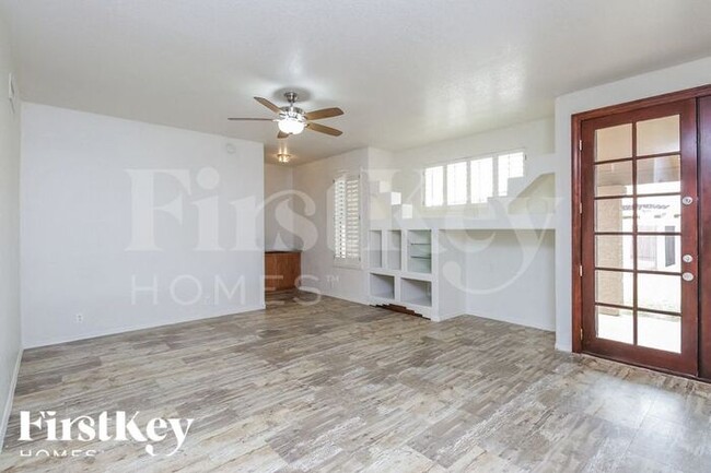 1562 E Oakland St in Chandler, AZ - Foto de edificio - Building Photo