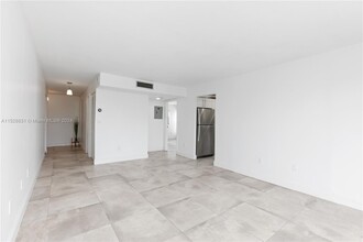 1300 Alton Rd, Unit 91a in Miami Beach, FL - Building Photo - Building Photo