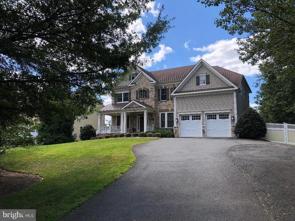 1882 Beulah Rd in Vienna, VA - Building Photo