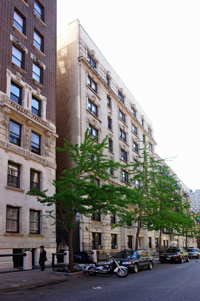 355 W 85th St in New York, NY - Building Photo - Building Photo