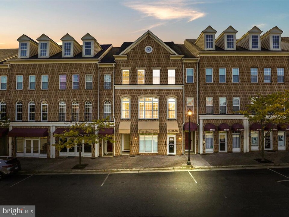 4815 Dashiell Pl in Woodbridge, VA - Building Photo