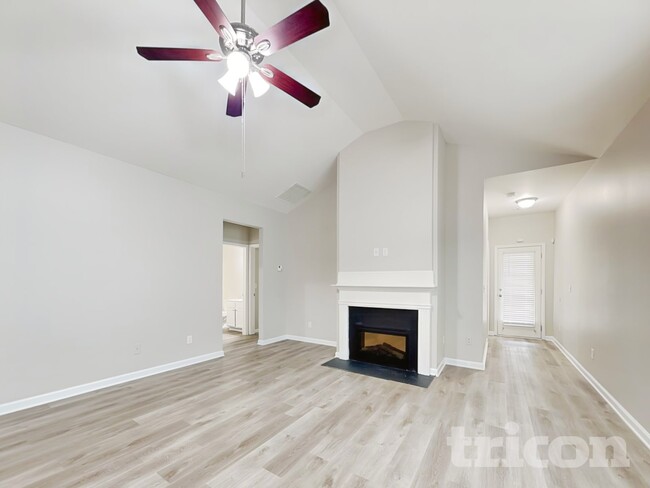 7802 Bluefin Trail in Union City, GA - Foto de edificio - Building Photo