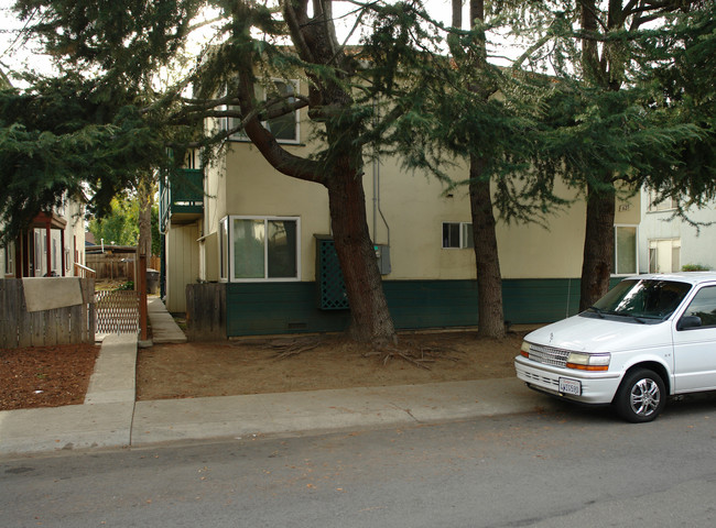 625 Victor Way in Mountain View, CA - Foto de edificio - Building Photo