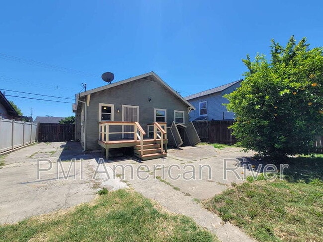 property at 4413 Parker Ave