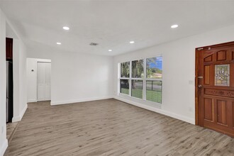 30 NE 139th St in North Miami, FL - Building Photo - Building Photo