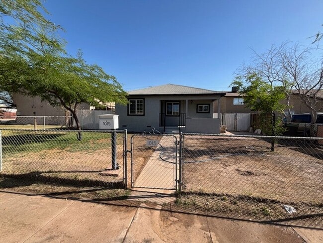 property at 1015 W Commercial Ave