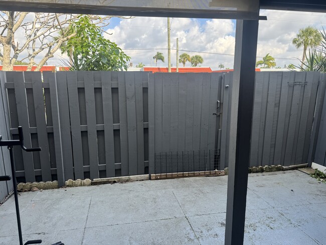 6104 Channel Dr in Greenacres, FL - Building Photo - Building Photo