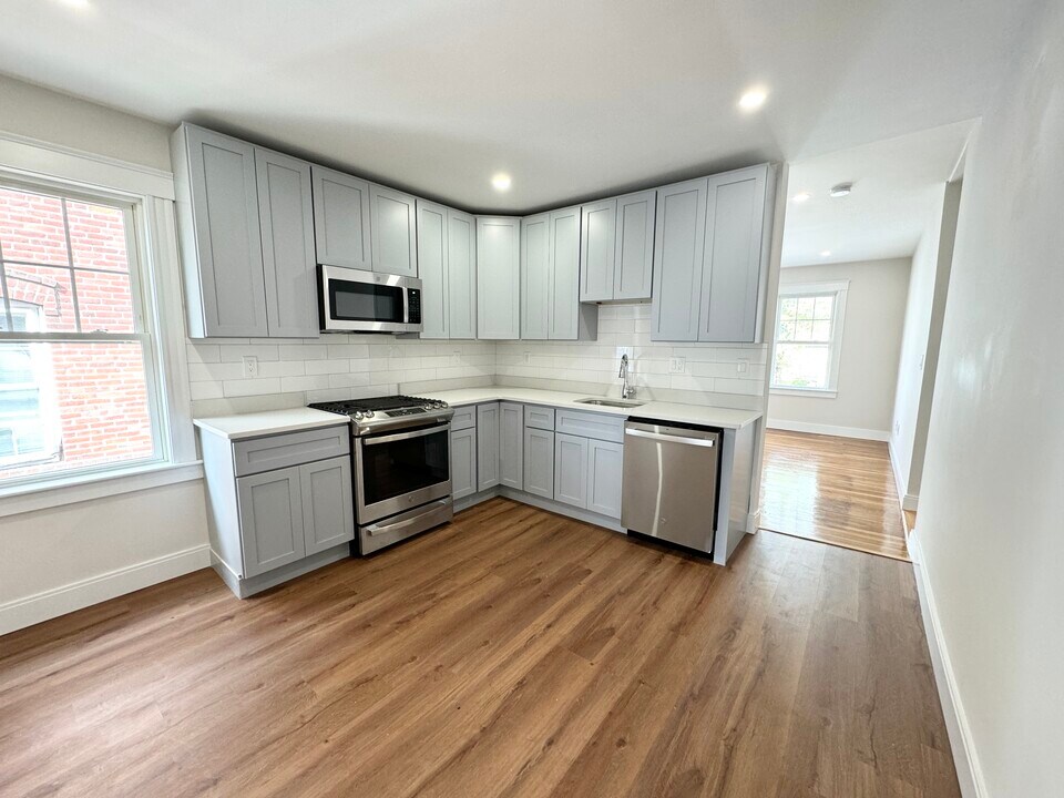 72 Belden St, Unit 2 in Boston, MA - Building Photo