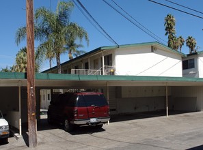 Twin Palms in Riverside, CA - Building Photo - Building Photo