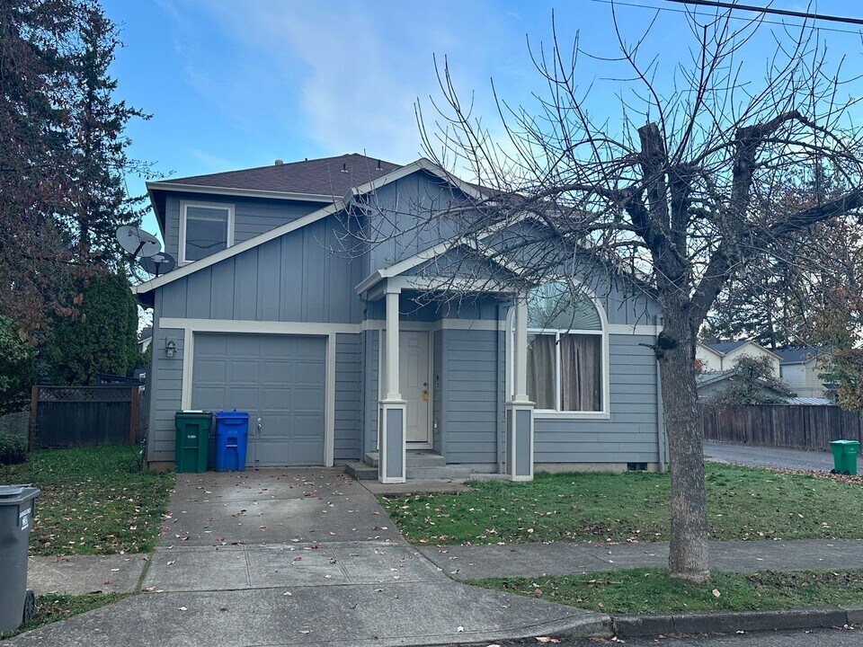 15745 SE Alder St in Portland, OR - Building Photo