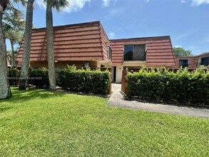 409 Live Oak Ln in Boynton Beach, FL - Building Photo - Building Photo
