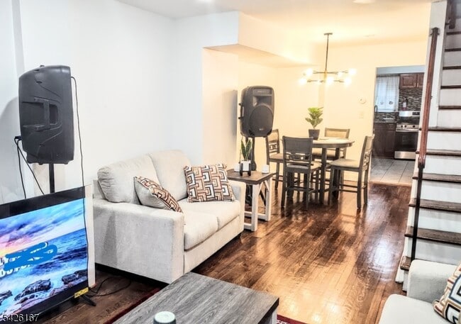 8 Van Nostrand Ave in Jersey City, NJ - Building Photo - Building Photo