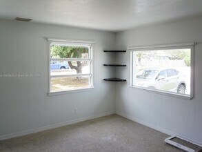 2124 Taylor St in Hollywood, FL - Building Photo - Building Photo