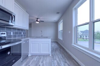 201 E 5th St, Unit TBD202 in Ferris, TX - Building Photo - Building Photo