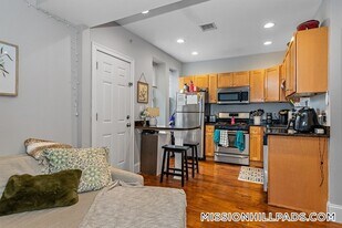 16 Sewall St, Unit 3 in Boston, MA - Building Photo