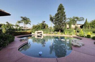 2510 Tiverton Dr in Bakersfield, CA - Building Photo - Building Photo