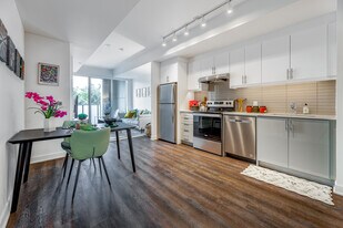 3030 Pharmacy Avenue in Toronto, ON - Building Photo