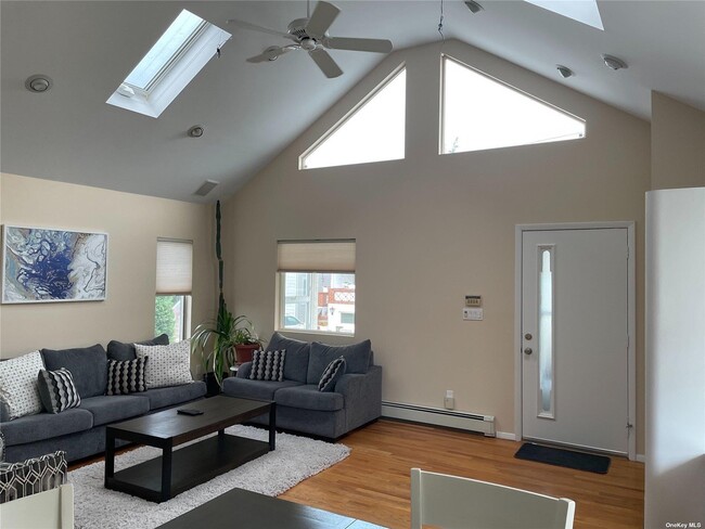 40 Malone Ave in East Atlantic Beach, NY - Building Photo - Building Photo