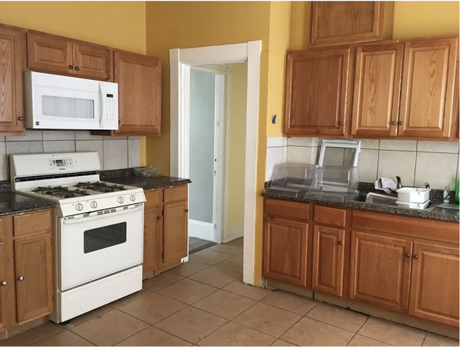 194 Boylston St, Unit 2 in Boston, MA - Building Photo - Building Photo