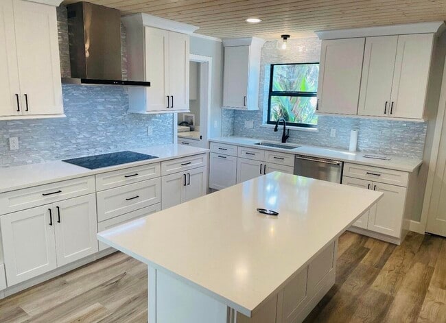 6101 Deer Run in Ft. Myers, FL - Building Photo - Building Photo