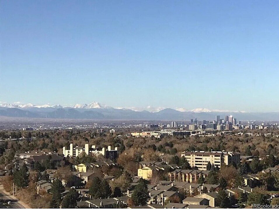 7255 E Quincy Ave in Denver, CO - Building Photo