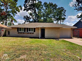 6410 Harcourt Dr in Houston, TX - Building Photo