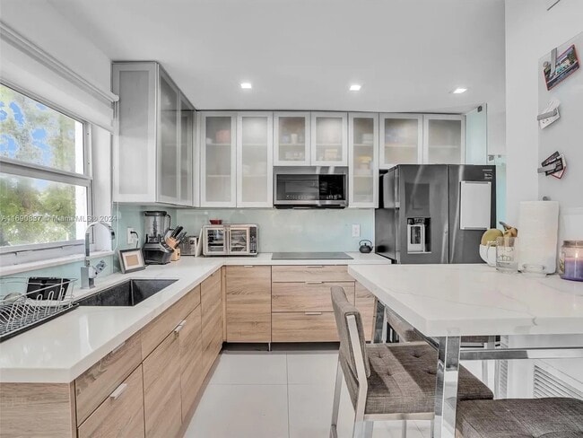 750 Michigan Ave, Unit 201 in Miami Beach, FL - Building Photo - Building Photo