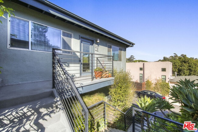 2245 Silver Ridge Ave in Los Angeles, CA - Building Photo - Building Photo