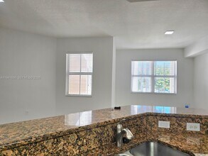 11501 NW 89th St in Doral, FL - Building Photo - Building Photo