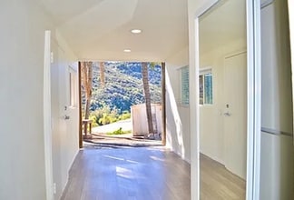 976 Deer Springs Rd in San Marcos, CA - Building Photo - Building Photo